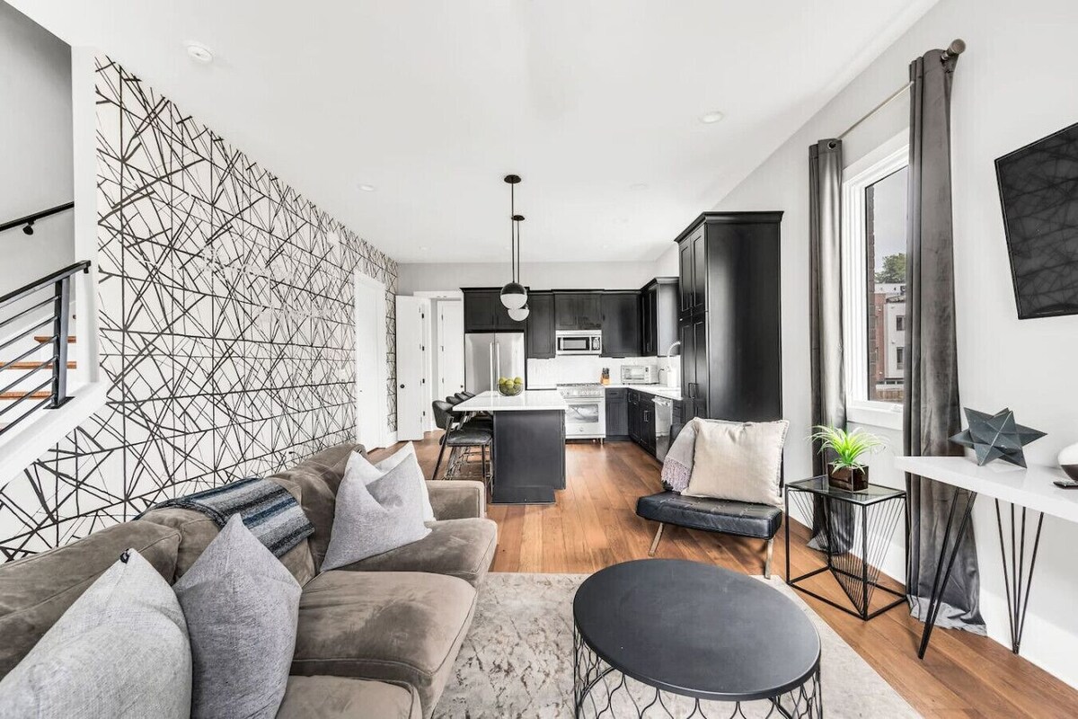 Modern Luxury 4BR Home • Garage • Terrace Fire Pit • Near Broadway