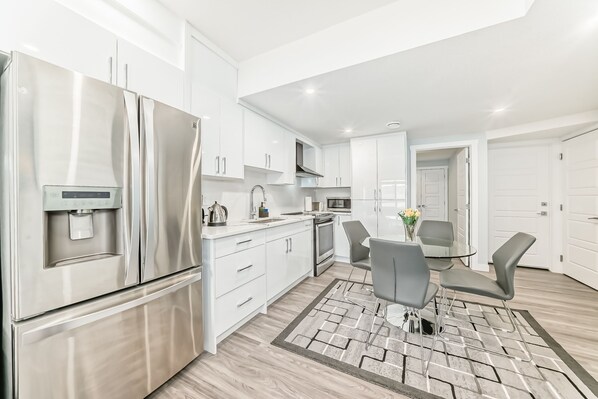 Fridge, microwave, oven, stovetop