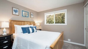 3 bedrooms, iron/ironing board, travel cot, free WiFi