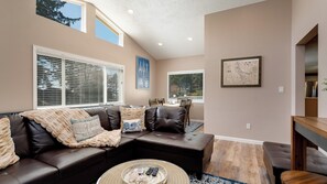 Smart TV, fireplace, books, stereo