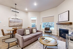 TV, fireplace, ping pong