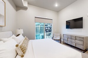 2 bedrooms, iron/ironing board, Internet, bed sheets