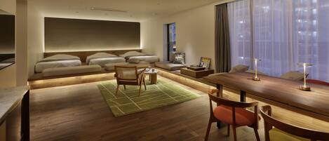 Suite, Non Smoking | 1 bedroom, in-room safe, blackout drapes, free WiFi