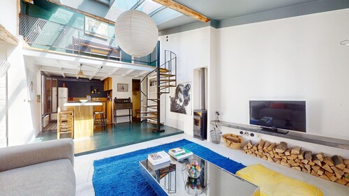Charming Loft Apartment by Canal Saint Martin