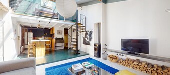 Charming Loft Apartment by Canal Saint Martin