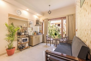 Family Apartment, City View | Living area