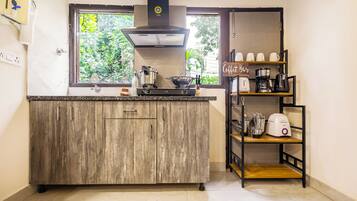 Classic Apartment, Mobility Accessible | Private kitchen