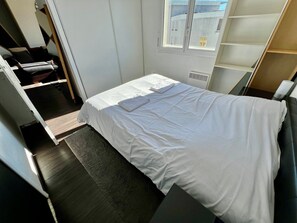 1 soverom, strykejern/-brett, internettilgang og sengetøy