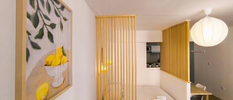 1 bedroom, desk, Internet, bed sheets