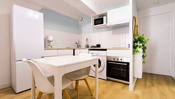 Refrigerador, microondas y horno