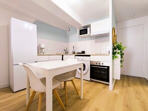 Fridge, microwave, oven