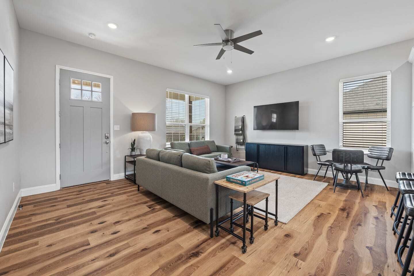 7 Bedroom 7.5 Bathroom Stephenville Villa - Stephenville, TX