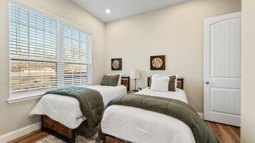 7 bedrooms, iron/ironing board, WiFi, bed sheets