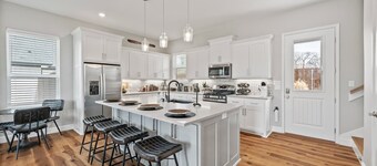 7 Bedroom 7.5 Bathroom Stephenville Villa