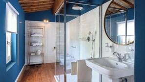 Bathroom - Villa La Pace near Lucca (Province of Pistoia)