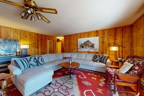 テレビ、DVD プレーヤー