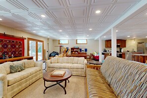 テレビ、DVD プレーヤー