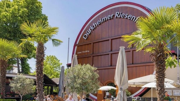 A building with a curved facade and the name "Dürkheimer Riesen" visible.
