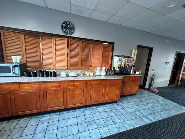 فطور أوروبي مجانًا يوميًا