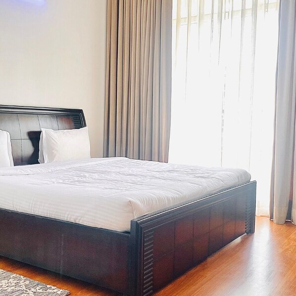 3 bedrooms, iron/ironing board, WiFi, bed sheets - Luxury Rental/Serviced Apartments in Gurgaon In DLF Phase - V (Gurugram)