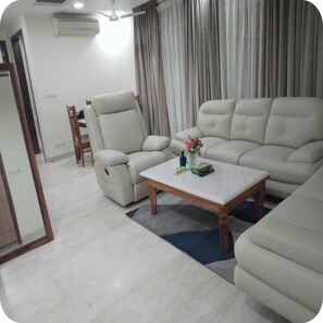 Smart TV - Luxury Rental/Serviced Apartments in Gurgaon In DLF Phase - V (Gurugram)