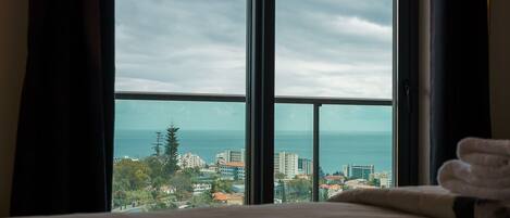 2 dormitoris, planxa i posts de planxar, Internet i roba de llit