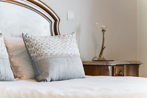 2 bedrooms, iron/ironing board, Internet, bed sheets