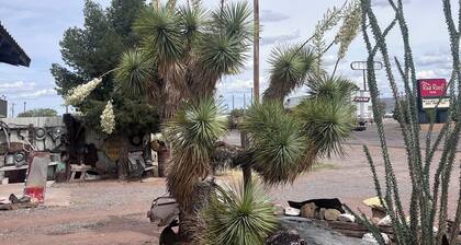 Charming bungalow with WiFi and AC in welcoming Van Horn
