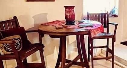 Charming bungalow with WiFi and AC in welcoming Van Horn