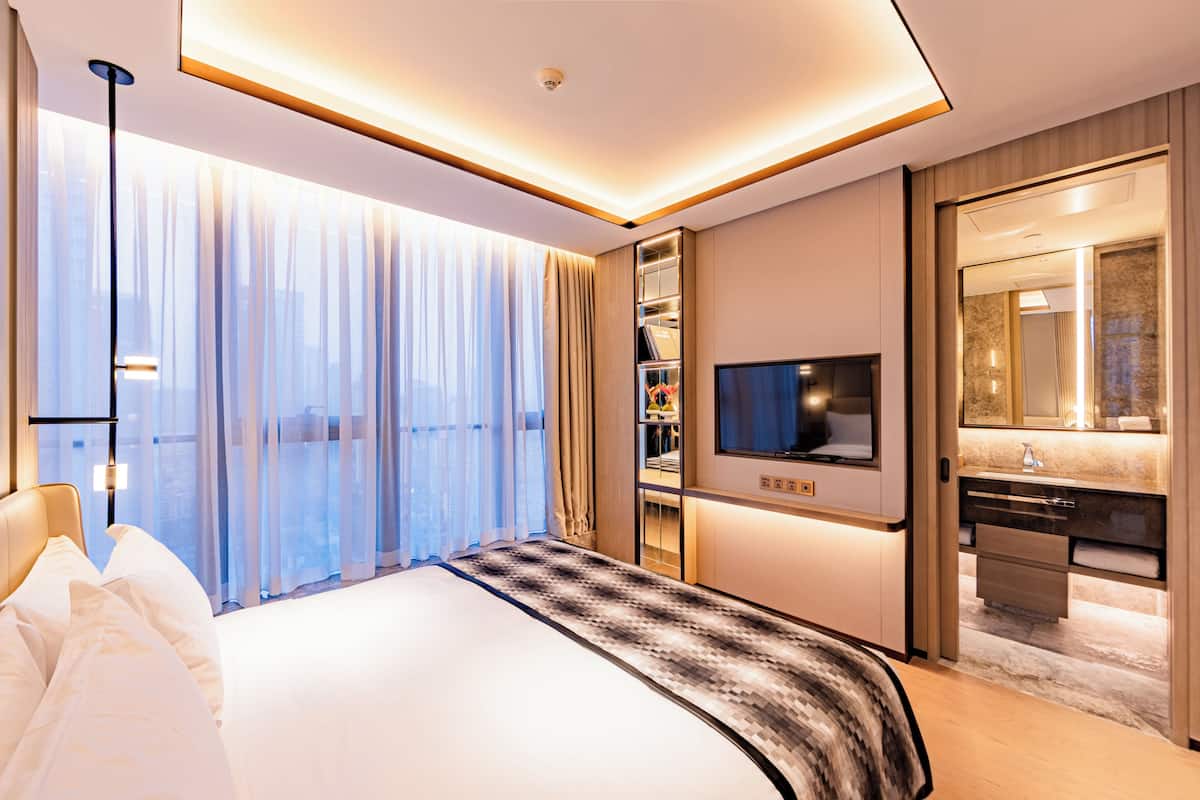 Executive Apartment, Kitchen, City View