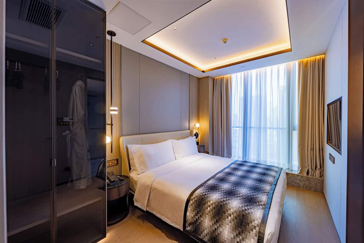 Luxury Suite, City View