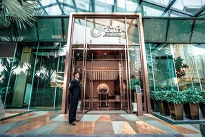 Pintu masuk properti