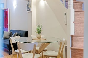 Dining - 2Bds& DarlingH&FishM Super Cozy (Pyrmont)