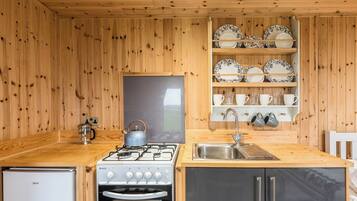 Kühlschrank, Ofen, Kochgeschirr/Geschirr/Besteck