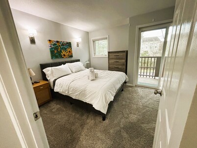 Townhouse Walking Distance To Expo Center!