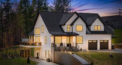 Pool | Hot Tub |FirePit |Golf Simulator |Sleeps 22