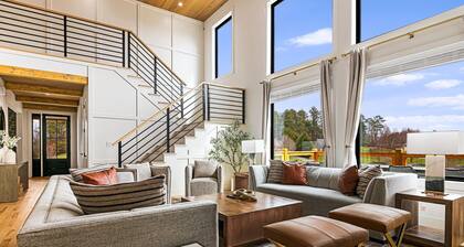 Pool | Hot Tub |FirePit |Golf Simulator |Sleeps 22