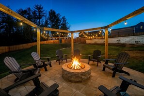 Terrace/patio - Pool | Hot Tub |FirePit |Golf Simulator |Sleeps 22 (Leicester)