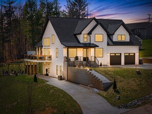 Exterior - Pool | Hot Tub |FirePit |Golf Simulator |Sleeps 22 (Leicester)