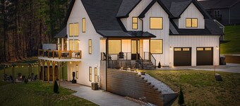 Pool | Hot Tub |FirePit |Golf Simulator |Sleeps 22