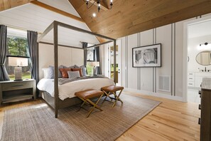 8 slaapkamers, een strijkplank/strijkijzer, reisbedje, wifi