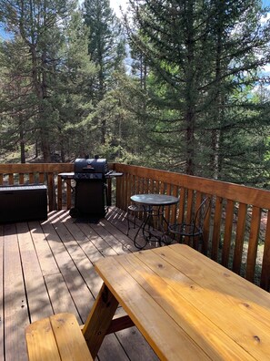 Outdoor dining - Family Built Cabin In Cripple Creek (Cripple Creek)