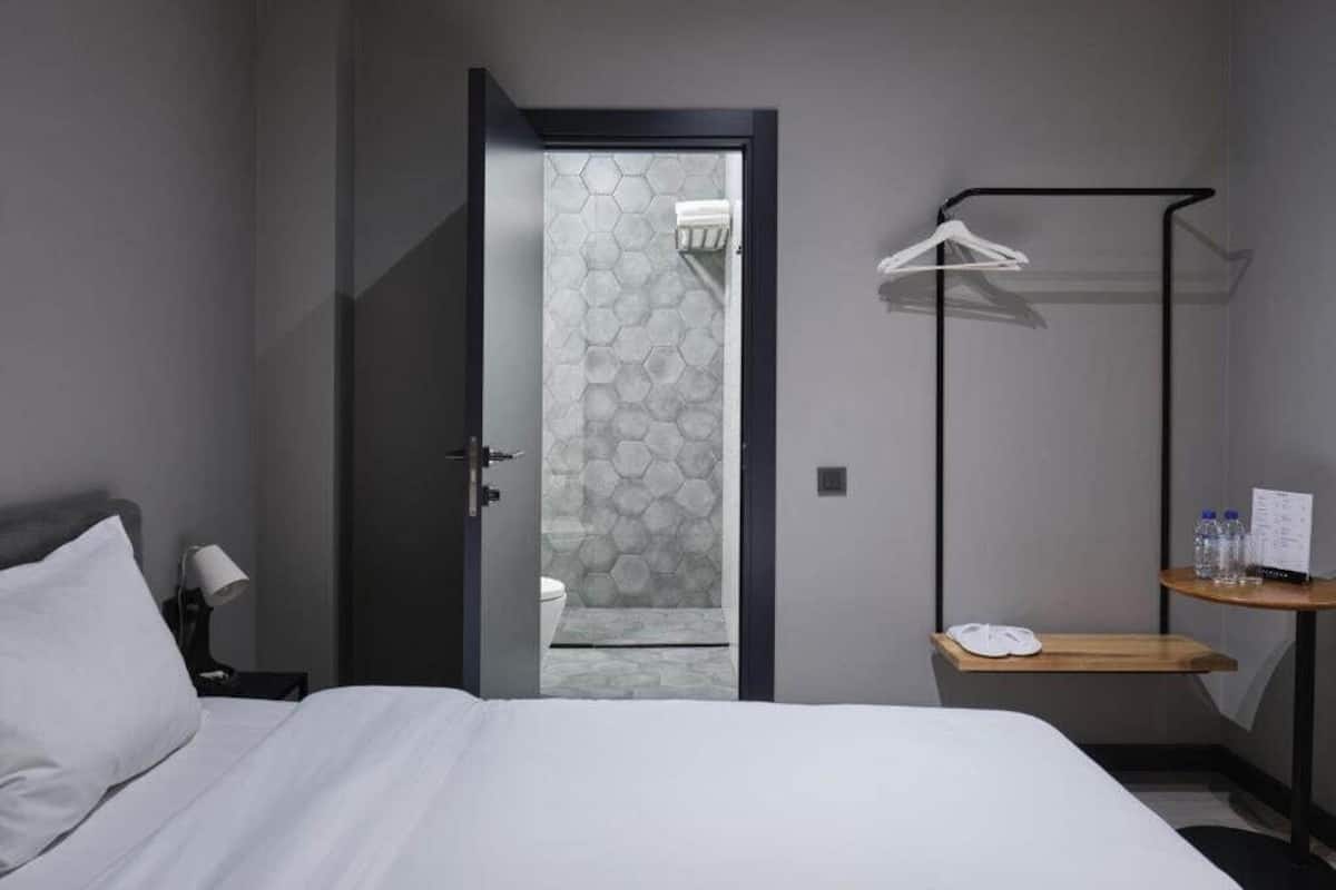 Economy Double Room | Soundproofing, iron/ironing board (on request), WiFi (free)