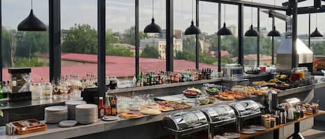 Free daily buffet breakfast