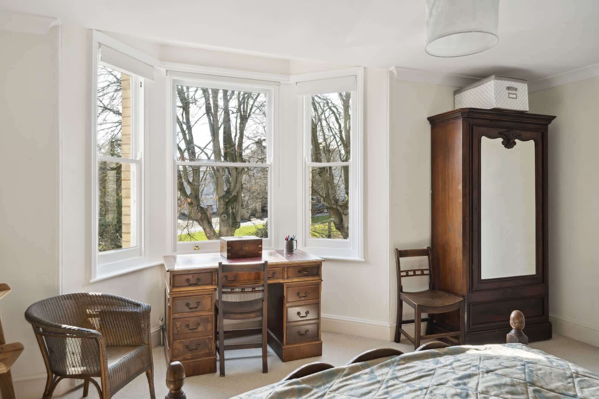 4 bedrooms, desk, iron/ironing board, WiFi