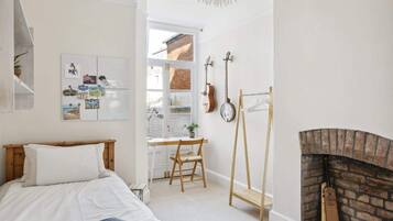 4 bedrooms, desk, iron/ironing board, WiFi