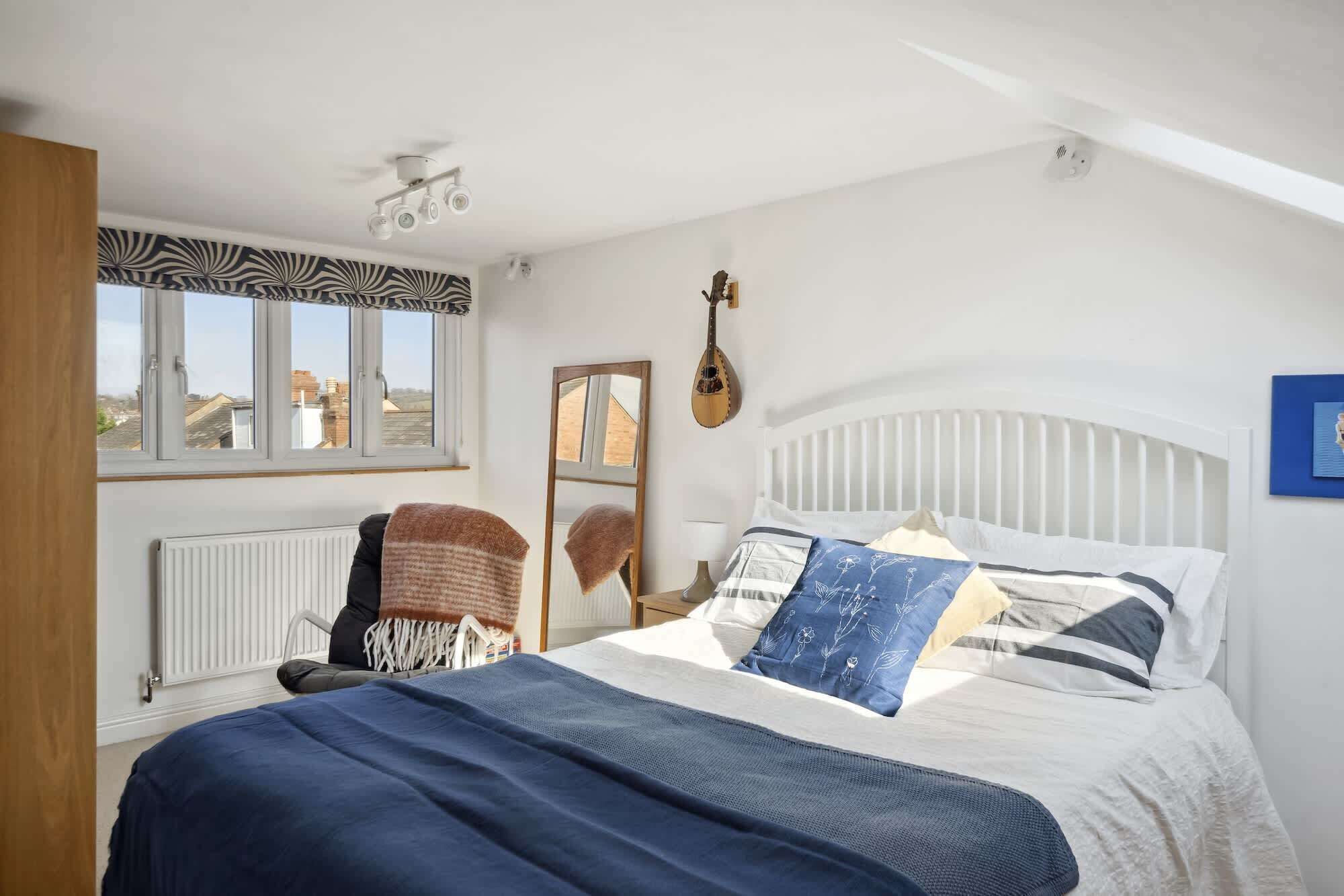 4 bedrooms, desk, iron/ironing board, WiFi