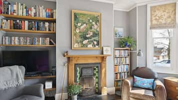 TV, DVD player, books, offices