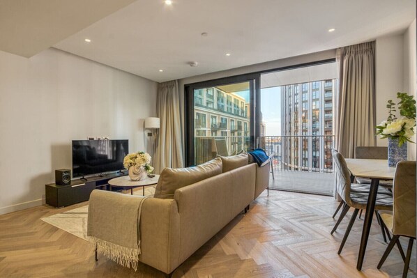 Smart TV, stereo, computer monitors