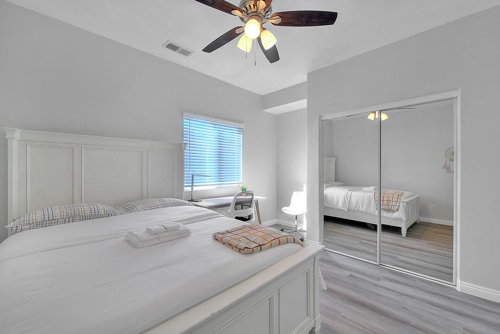 4 chambres, fer et planche à repasser, Wi-Fi